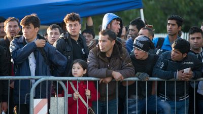 „Wir machen eine humanitäre Flüchtlingspolitik“: SPD-Vize Stegner will keine neue Asylpolitik trotz Nahles-Äußerung