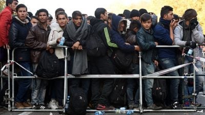 Umfrage: Wer Kontakt zu Migranten hatte, sieht inneren Frieden eher gefährdet