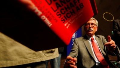 Rumäne angeklagt: Verteidiger lehnt Schöffe wegen Lob für Sarrazin-Buch ab – Prozeß geplatzt