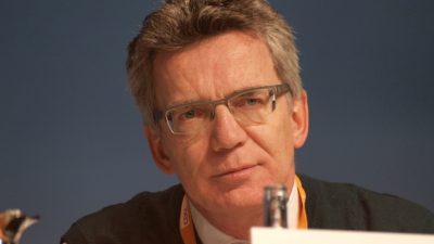 Juso-Chefin Uekermann fordert Rücktritt von de Maizière