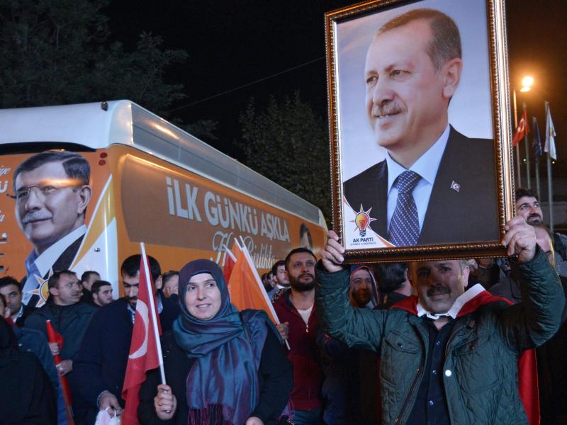 Sieg für Erdogan: AKP kann in der Türkei wieder allein regieren