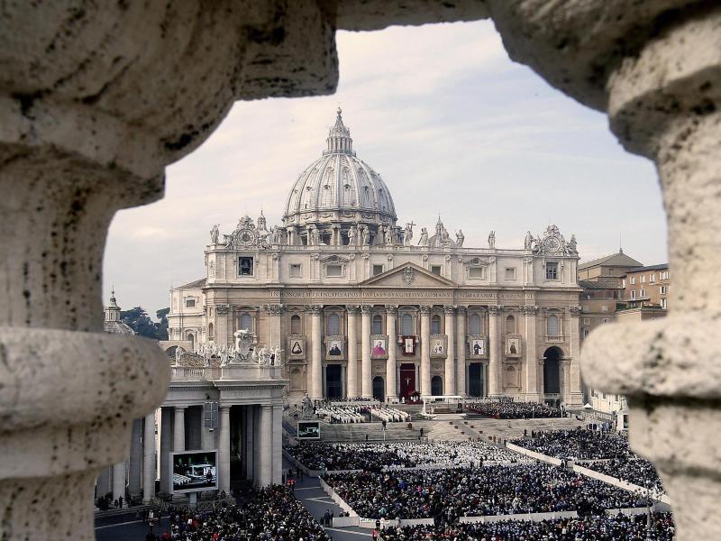 Römische Polizei ist Anti-Papst-Kampagne auf der Spur
