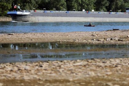 Niedrigwasser des Rheins sinkt immer weiter