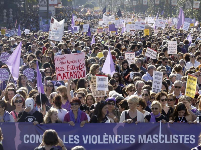 Mehr als eine halbe Million Spanier protestieren gegen Gewalt an Frauen