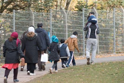 Thüringen: Coronavirus in Flüchtlingsunterkunft – 533 Migranten in Quarantäne – Polizei sichert Gelände