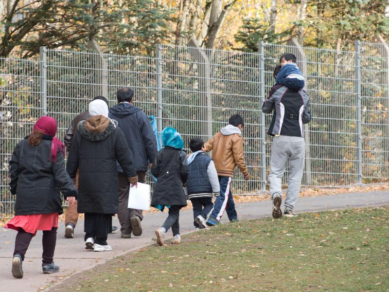 Thüringen: Coronavirus in Flüchtlingsunterkunft – 533 Migranten in Quarantäne – Polizei sichert Gelände