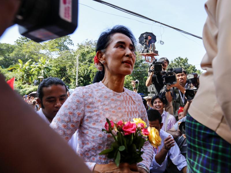 Suu Kyi hat bei Wahlen in Myanmar absolute Mehrheit gewonnen
