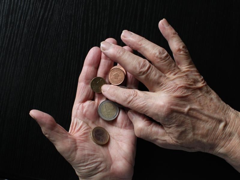 Immer mehr Senioren müssen Rente mit Minijob aufbessern