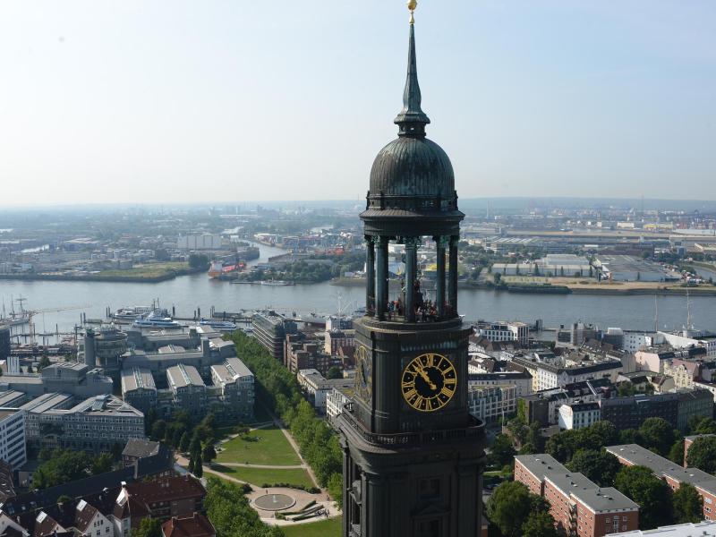 23. November: Staatsakt für Altkanzler Schmidt im Hamburger Michel