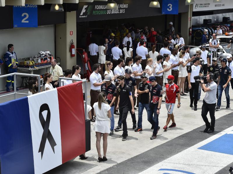 Formel 1 setzt bei Fahrerparade Zeichen für Paris-Opfer