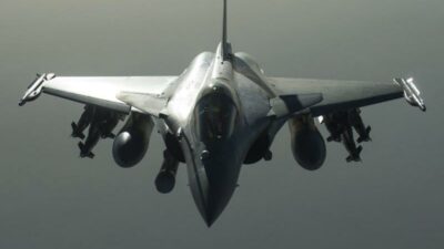 Sind Frankreichs Luftangriffe daneben gegangen? Beobachter: IS-Kämpfer aus Al-Rakka verlegt
