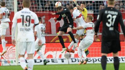 Schlusslicht Augsburg deklassiert Lieblingsgegner VfB 4:0