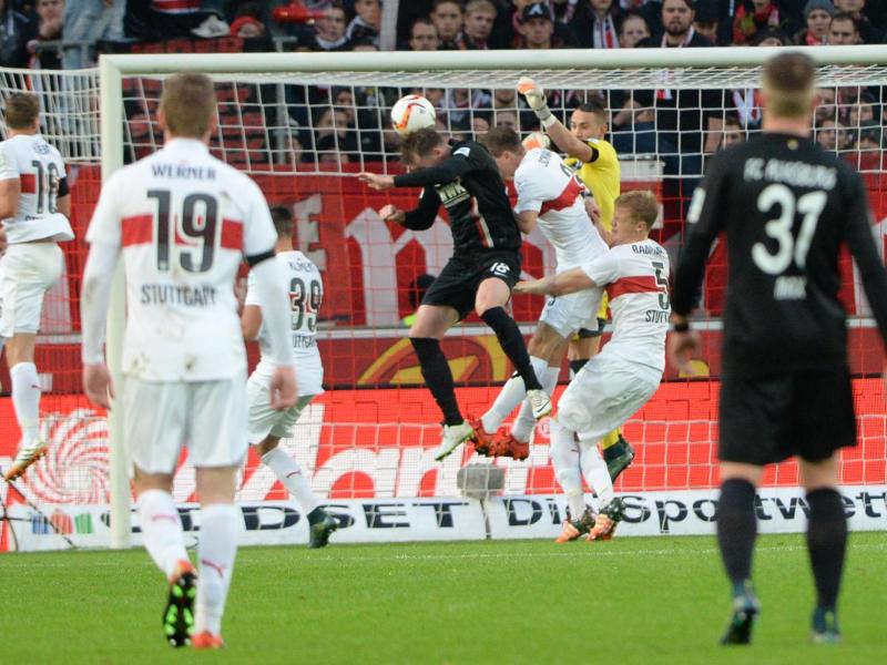 Schlusslicht Augsburg deklassiert Lieblingsgegner VfB 4:0
