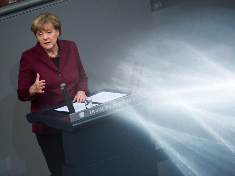 Generaldebatte mit Merkel – Schlagabtausch über Flüchtlingspolitik