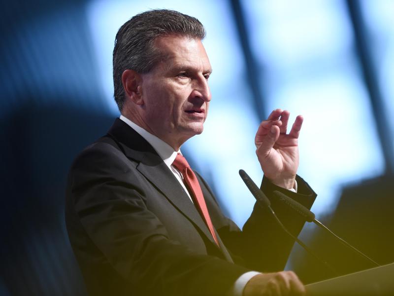 Oettinger: Deutsches Asylrecht Magnet für Flüchtlinge