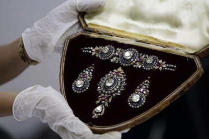 Ehemalige First Lady der Philippinen Imelda Marcos verliert Prozess um Rückgabe ihres Schmucks
