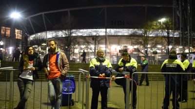 Weiter intensive Kontrollen in deutschen Stadien