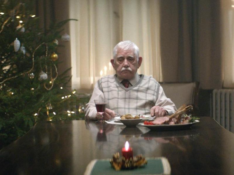 Bewegender Edeka-Spot geht viral: Weihnachtswerbung mit einsamem Rentner wird zum Internethit (+Video)