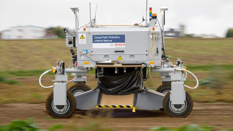 Intelligenz auf dem Acker: Agrar-Roboter von Bosch beseitigt Unkraut automatisch und ohne Gift