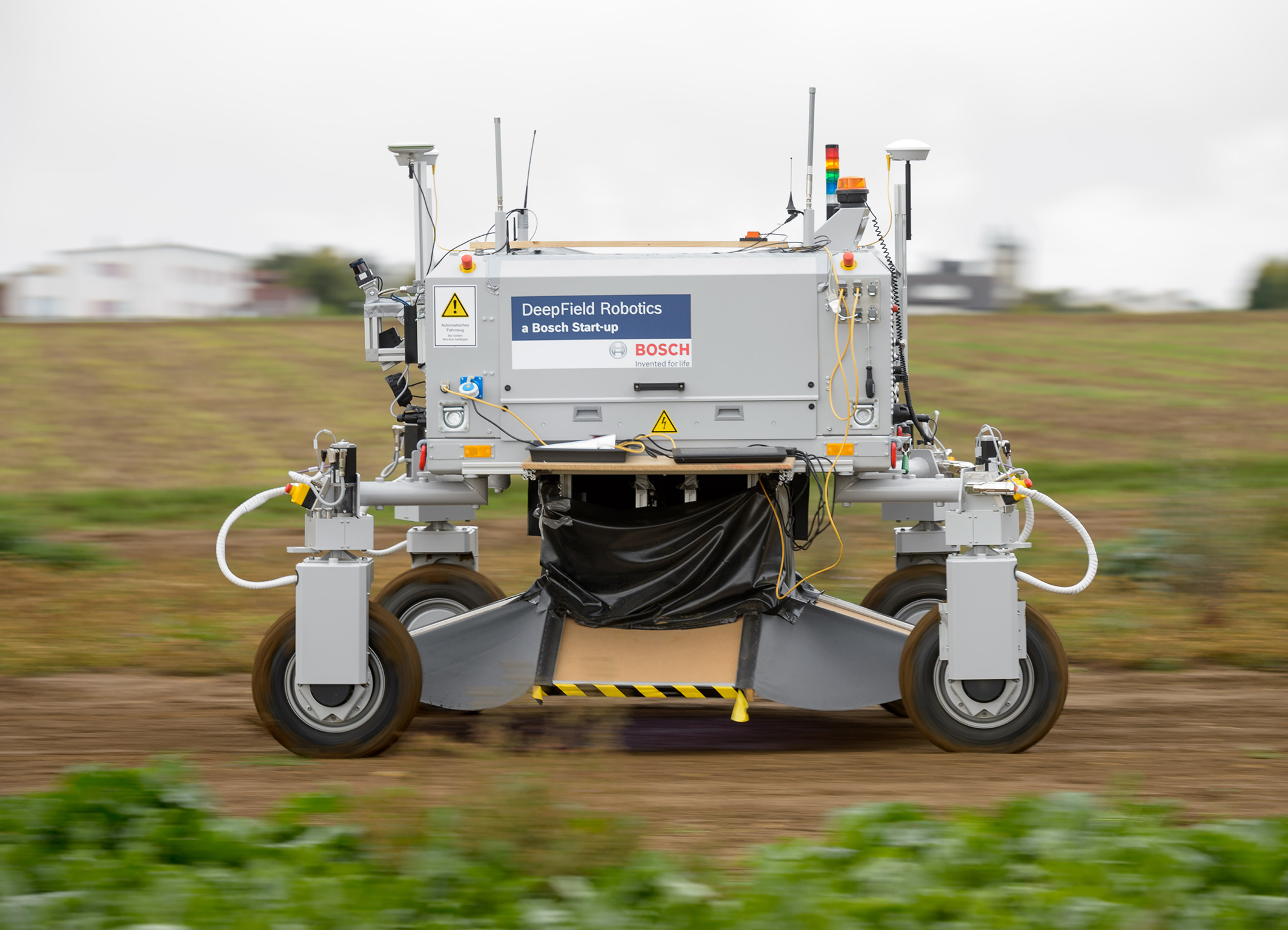 Intelligenz auf dem Acker: Agrar-Roboter von Bosch beseitigt Unkraut automatisch und ohne Gift