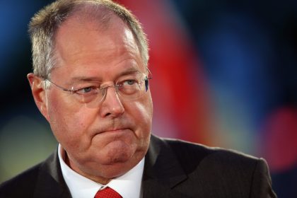 Flüchtlingskrise: Steinbrück attackiert Merkel: “Sie hat es nicht im Griff”
