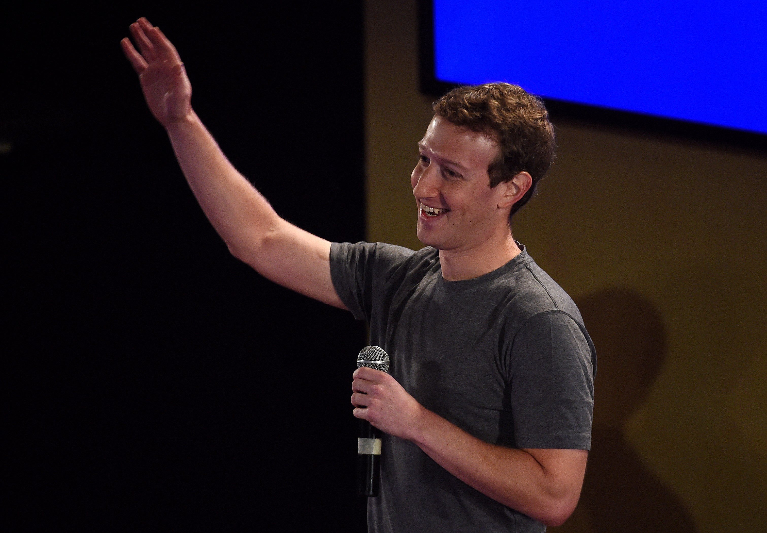 Papa Zuckerberg spendet 99 Prozent seiner Facebook-Aktien