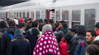 CSU-Innenpolitiker warnt vor Terroristen unter Flüchtlingen