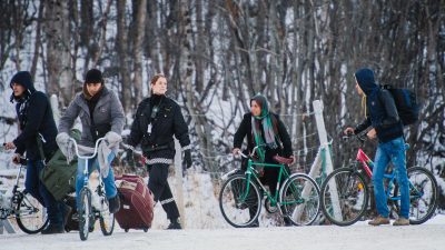 Abschiebung bei Minus 17 Grad – Norwegen schickt Asylbewerber per Fahrrad zurück nach Russland