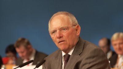 Schäuble sieht sich als wichtigen Unterstützer von Merkel