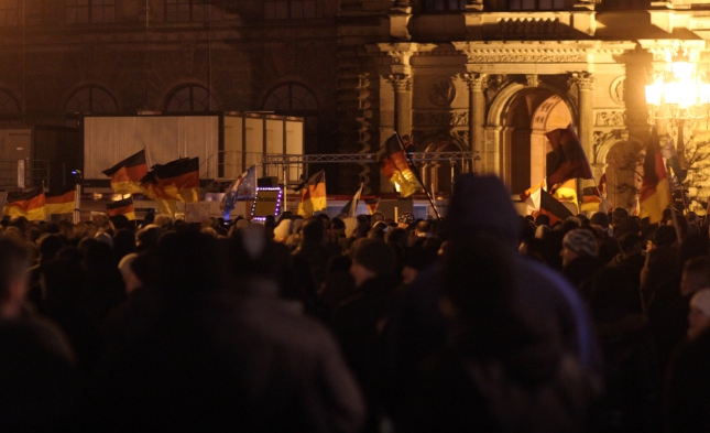 Wieder Tausende bei Pegida-Demo in Dresden