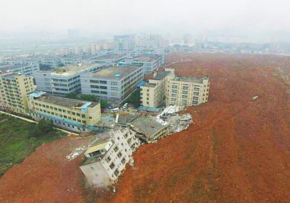 China: Erdrutsch verschüttet Industriepark mit 22 Hochhäusern