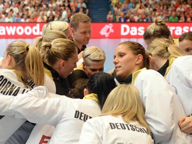 Handball-Frauen spielen bei der WM um Olympia