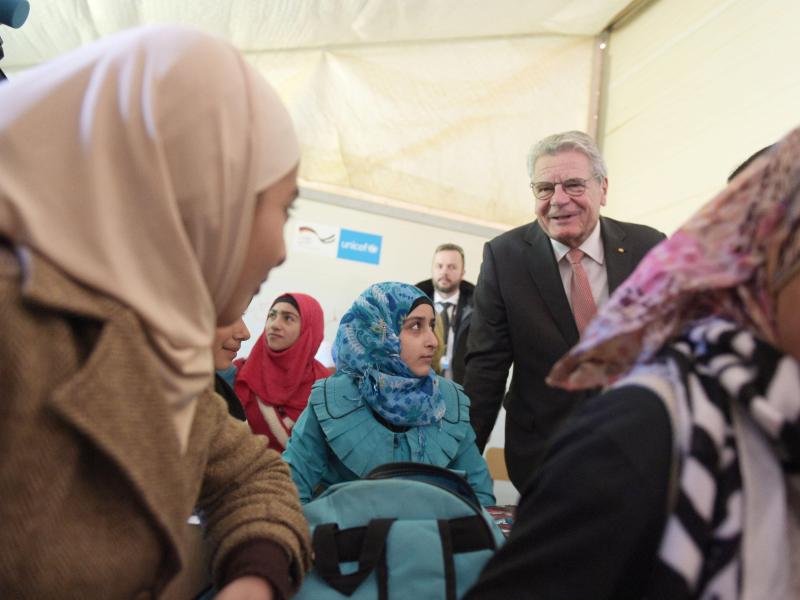 Gauck ruft zu mehr Engagement gegen Flüchtlingselend auf