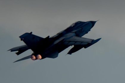 Abfangjäger der Bundeswehr bringen koreanische Boeing 777 in Stuttgart zur Landung – Kein Funkkontakt