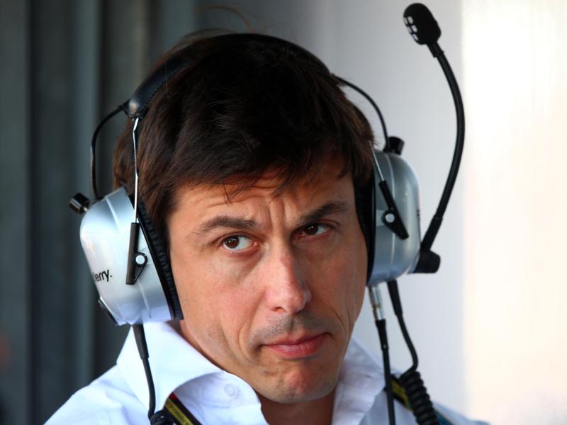 Mercedes-Motorsportchef wiederholt Drohung in Fahrerfrage