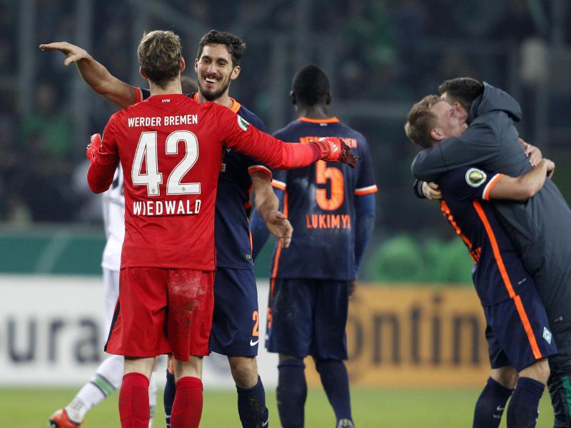 Gruppenbild mit Jubel – Lob für Werder-Coach Skripnik