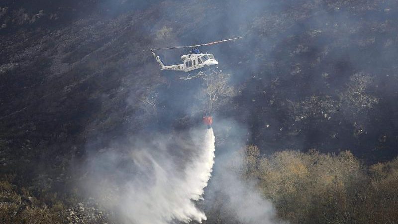 Waldbrände in Spanien: Hunderte Feuerwehrleute und Soldaten im Einsatz