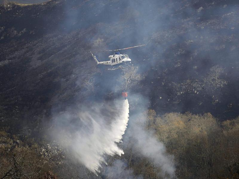 Waldbrände in Spanien: Hunderte Feuerwehrleute und Soldaten im Einsatz