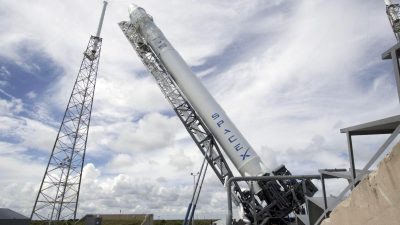 SpaceX-Rakete kehrt heil zurück und landet aufrecht