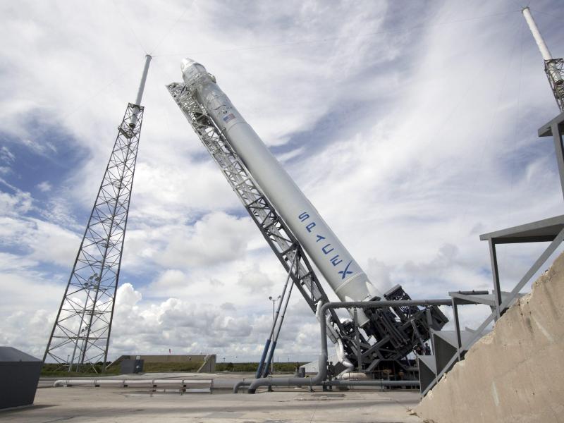 SpaceX-Rakete kehrt heil zurück und landet aufrecht