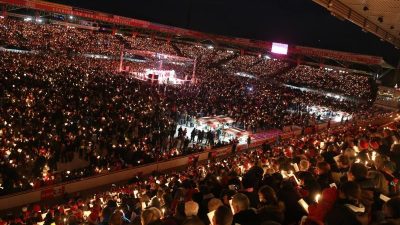 28 500 Fans beim Weihnachtssingen an der Alten Försterei