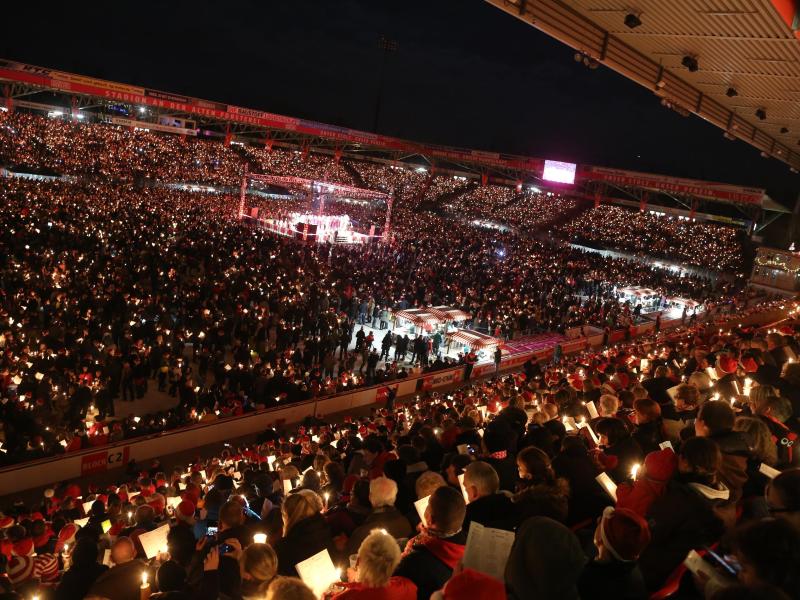 28 500 Fans beim Weihnachtssingen an der Alten Försterei