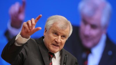 Seehofer verlangt 2016 «die Wende in der Flüchtlingspolitik»