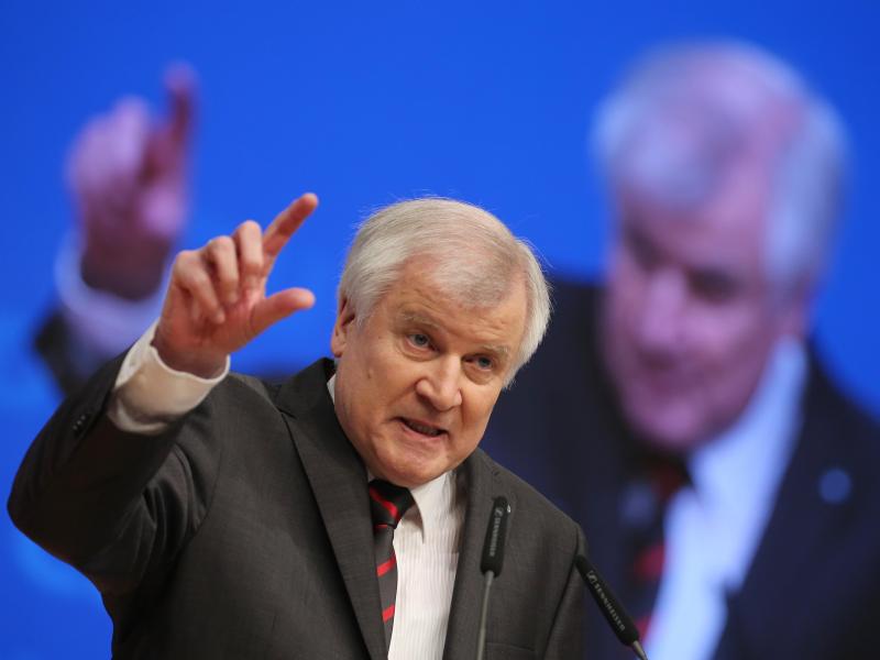 Seehofer verlangt 2016 «die Wende in der Flüchtlingspolitik»