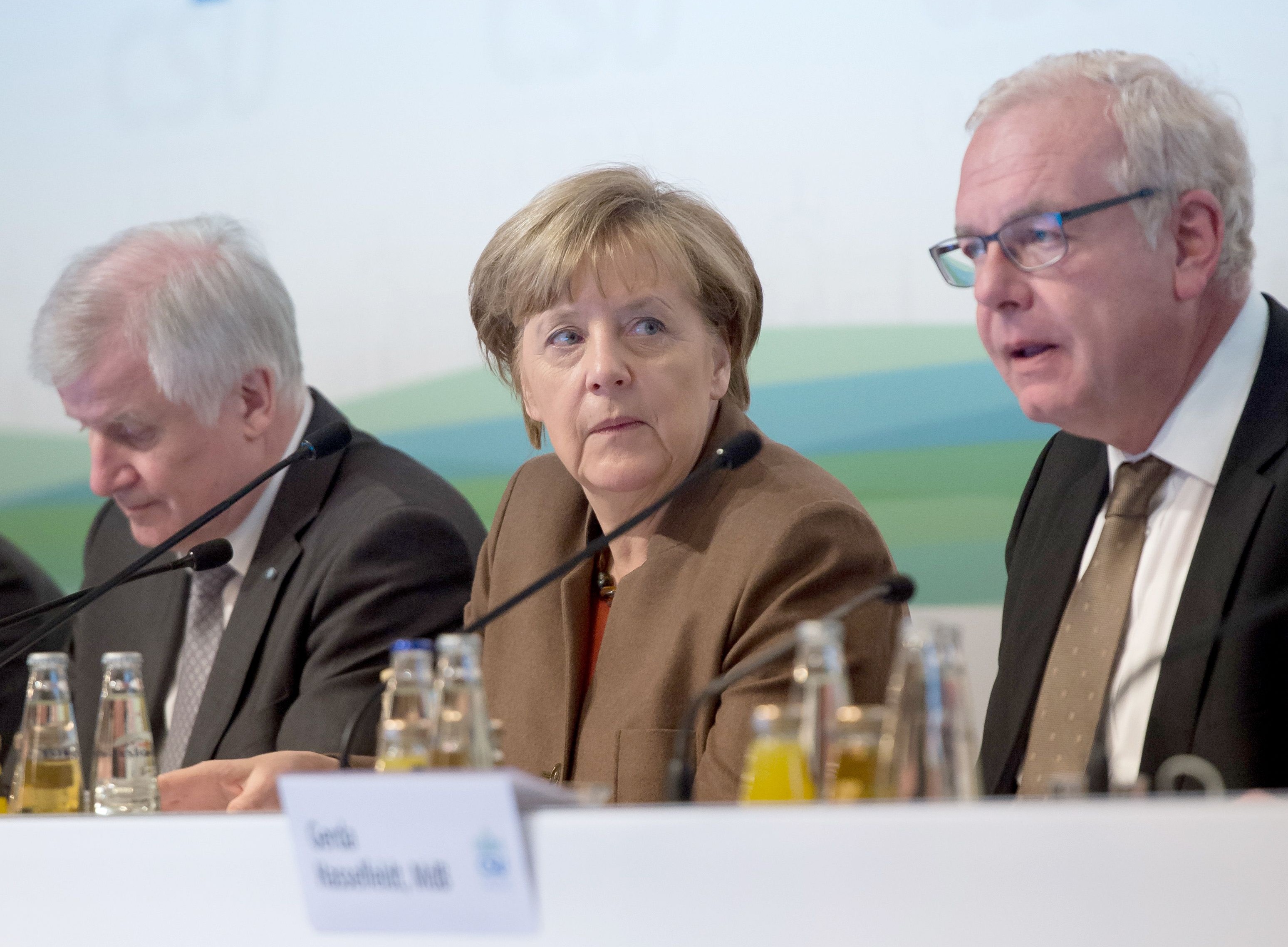 Geheimprotokoll: Angela Merkel bei CSU-Sitzung in Kreuth