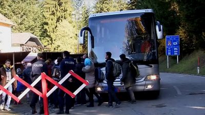 Live im Stream: Landrat Dreier zieht mit überzähligen Flüchtlingen vor das Kanzleramt