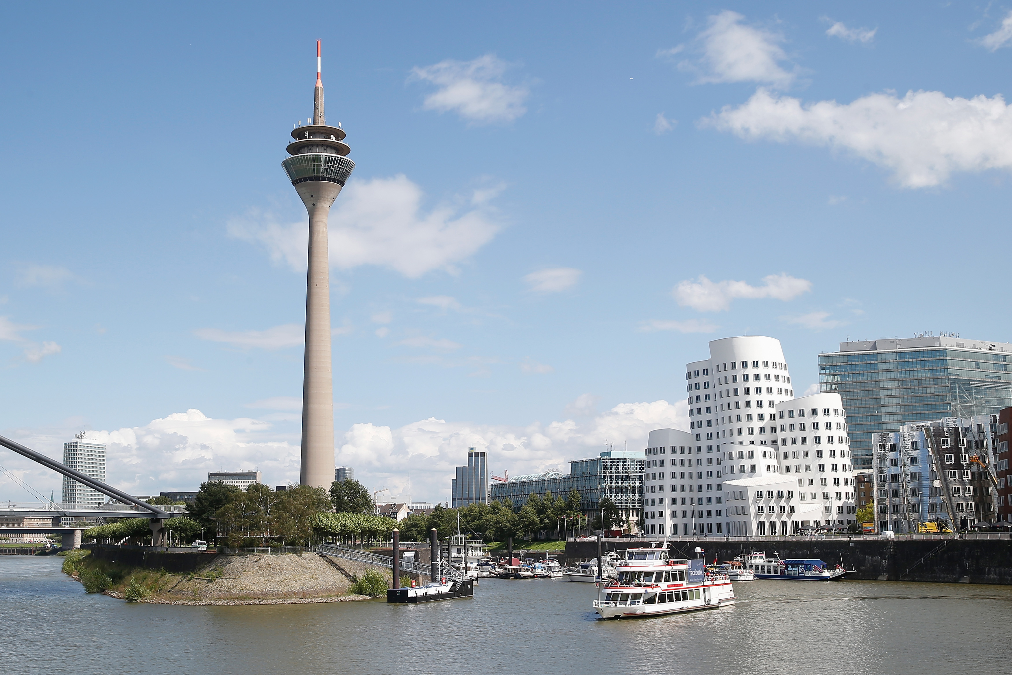Düsseldorfer Bürgerwehr zieht Tausende Unterstützer an