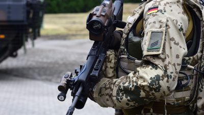 Druck auf von der Leyen: Wehrexperten wollen Bundeswehr von Flüchtlingshilfe entbinden