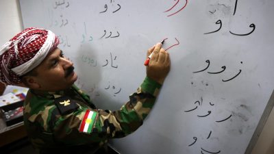 Lehrer verhaftet, da sie nicht nach Regeln des IS unterrichten