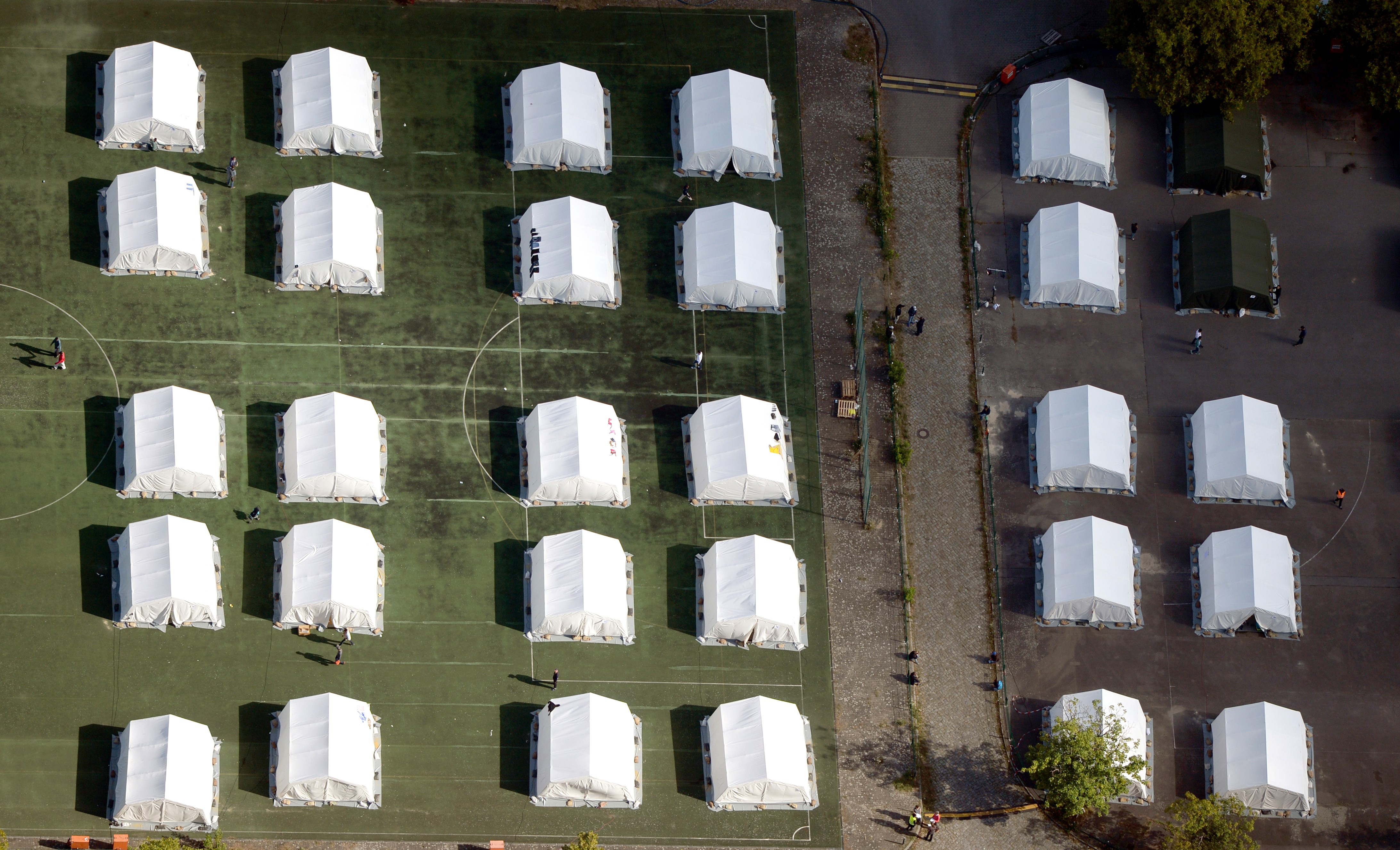 2029 Euro monatlich pro Flüchtling: Warum ist Zelten so teuer?